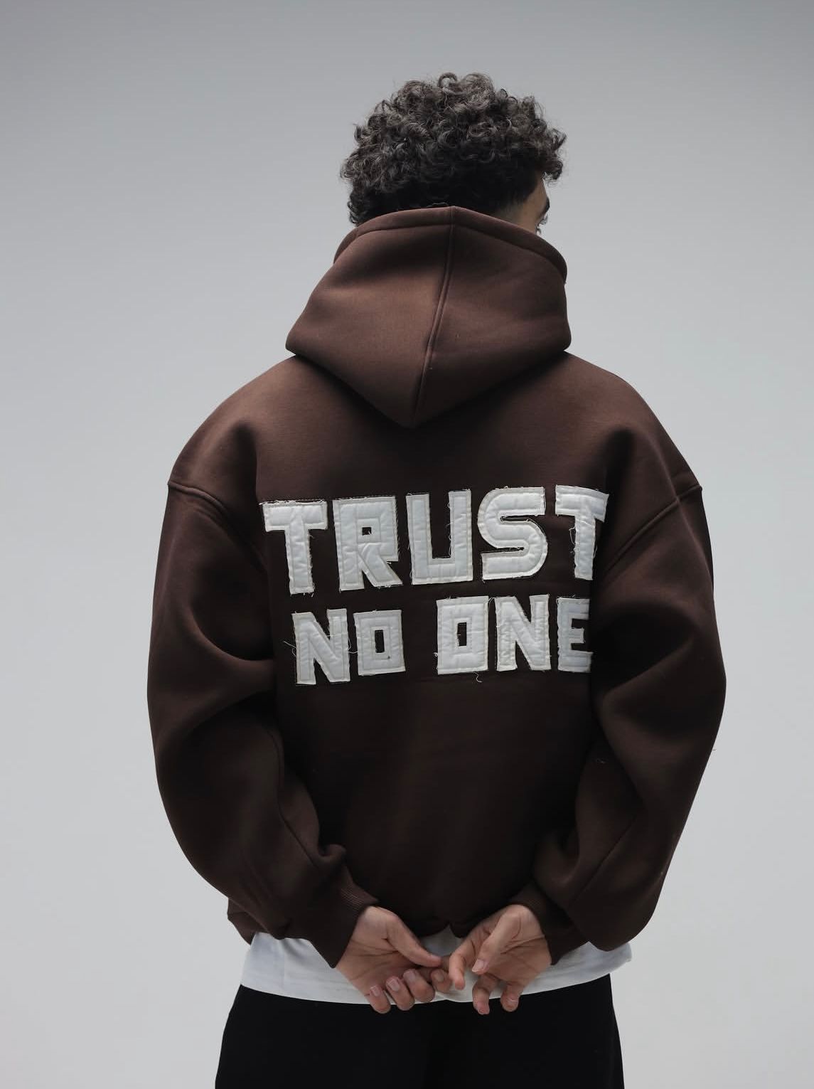 Trust No On“e Premium Heavyweight Oversized Hoodie – Bold Back Graphic, Streetwear Style, Ultra-Soft Fabric, Winter Warmth & Everyday Comfort